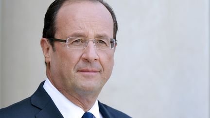 Fran&ccedil;ois Hollande attend le pr&eacute;sident de la Banque mondiale pour une r&eacute;union,&nbsp;le 10 septembre 2012, devant l'Elys&eacute;e, &agrave; Paris. (ERIC FEFERBERG / AFP)