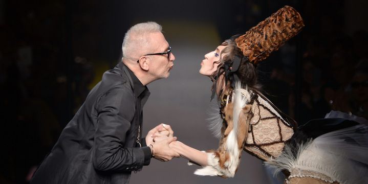 Le défilé Jean Paul Gaultier haute couture automne hiver 2015-16 avec une mariée en peau de bête
 (PHOTOSHOT/MAXPPP)