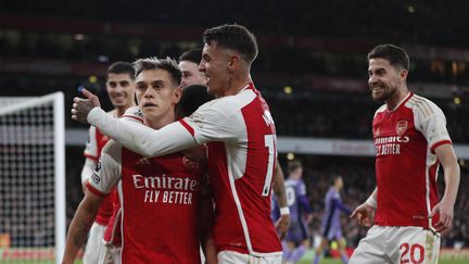 La joie des joueurs d'Arsenal après le but de Leandro Trossard contre Liverpool, le 4 février 2024. (IAN KINGTON / IKIMAGES / AFP)