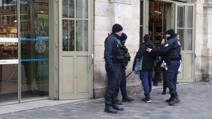 Le ministre de l'Intérieur Christophe Castaner a annoncé le déploiement de 100 000 policiers et gendarmes pour veiller au respect du confinement. (FRANCOIS CORTADE / FRANCE-BLEU NORD)