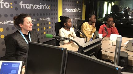 L'éleveuse a répondu aux questions des enfants depuis les studios de franceinfo, vendredi 28 février. (franceinfo junior / RADIO FRANCE)