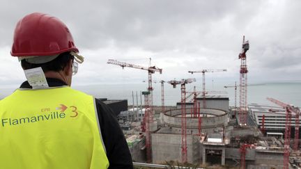 Le chantier du r&eacute;acteur nucl&eacute;aire de 3e g&eacute;n&eacute;ration &agrave; Flamanville (Manche),, le 4 novembre 2011. (KENZO TRIBOUILLARD / AFP)