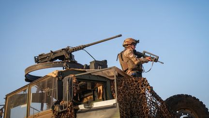 Un soldat français au Burkina Faso, dans le cadre de l'opération Barkhane, le 4 avril 2021. (FRED MARIE / HANS LUCAS / AFP)