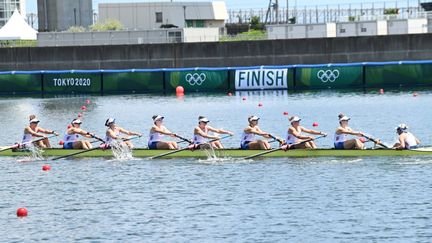 L'équipe féminine d'aviron des Etats-Unis lors des Jeux de Tokyo, le 24 juillet 2021. (LUIS ACOSTA / AFP)