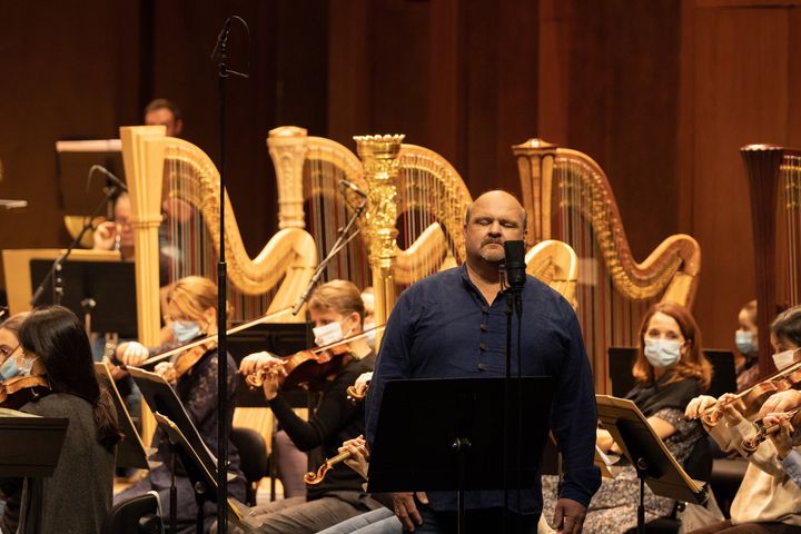 Le ténor Gerhard Siegel pendant les répétitions de "L'or du Rhin" de Wagner le 23 novembre&nbsp; 2020. (ELISA HABERER)