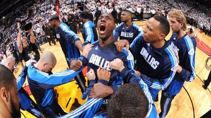 Le Français Ian Mahinmi au coeur des dallas Mavericks lors de la finale 2011