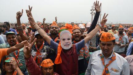 Des partisans du BJP à Siliguri, en Inde. (DIPTENDU DUTTA / AFP)