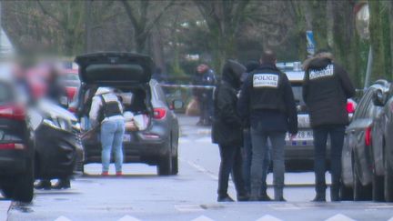 Val-de-Marne : un jeune de 16 ans meurt poignardé près de son lycée (FRANCE 3)