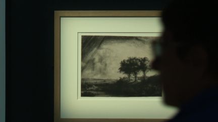 La technique de l'eau-forte renforce l'intensité des paysages en clair-obscur de Rembrandt. (France 3 Pays de la Loire)