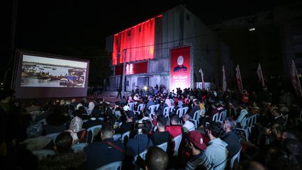 La cinquième édition du Festival "Tapis Rouge" se tient aux abords du cinéma Amer, à Gaza.&nbsp; (MUSTAFA HASSONA / ANADOLU AGENCY)