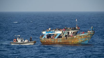 &nbsp; (Le sauvetage a pris toute la journée de vendredi © Marine Nationale)