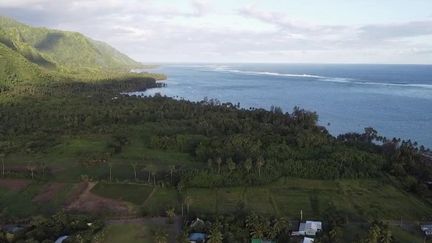 Sur la&nbsp;presqu'île de Taiarapu, à Tahiti, il n'y a quasiment pas de maisons, ni de routes. Les quelques habitants font tout pour que rien ne change.&nbsp; (FRANCE 2)