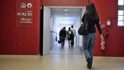 Un couloir de la facult&eacute; de m&eacute;decine de l'universit&eacute; de Clermont-Ferrand, le 19 avril 2011. (THIERRY ZOCCOLAN / AFP)