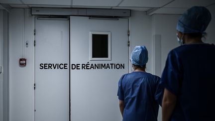 Un service de réanimation, le 3 décembre 2020, à Bruges, près de Bordeaux (Gironde). (PHILIPPE LOPEZ / AFP)