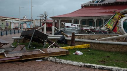 L'île de Saint-Martin après le passage de l'ouragan Irma, le 19 septembre 2017. (HELENE VALENZUELA / AFP)