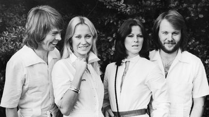 Le groupe Abba le 15 novembre 1976 à Londres (Grande-Bretagne). De gauche à droite : Bjorn Ulvaeus, Agnetha Faltskog, Anni-Frid Lyngstad et Beny Andersson (KEYSTONE PICTURES USA / KEYSTONE PICTURES USA / MAXPPP)