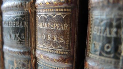 &nbsp; (Il n'existe que 230 autres exemplaires dans le monde de ce recueil des oeuvres complètes de Shakespeare © Maxppp)