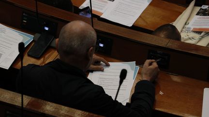 Un des citoyens tirés au sort pour participer à la convention nationale citoyenne sur le climat, à l'Assemblée nationale, le 4 octobre 2020. (TANGI JAILLET / MAXPPP)