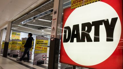 L'entrée d'un magasin Darty, le 22 avril 2016 à Paris. (CITIZENSIDE / YANN KORBI / AFP)