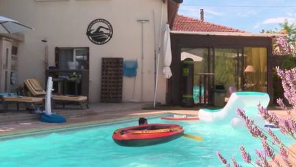 Vacances d'été 2023 : la location de piscines entre particuliers a le vent en poupe (France 2)