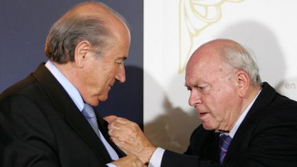 Sepp Blatter s'est dit "touché" par la mort d'Alfredo Di Stefano. (JAVIER SORIANO / AFP)