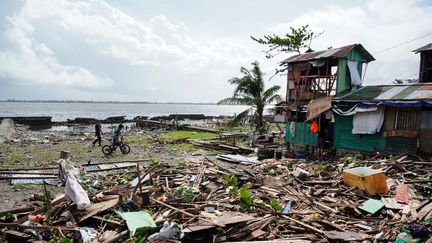 Une maison ravagée par le passage du typhon Phanfone près de Tacloban (Philippines), mercredi 25 décembre 2019. (BOBBIE ALOTA / AFP)