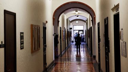 Des étudiants dans l'université de Californie, à Los Angeles (Etats-Unis), le 1er juin 2016. (PATRICK FALLON / REUTERS)