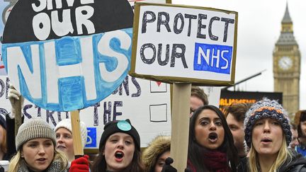 Une manifestation des internes des hôpitaux britanniques en février 2016.&nbsp; (? TOBY MELVILLE / REUTERS / X90004)