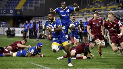 Raka marque face au Munster (THIERRY ZOCCOLAN / AFP)