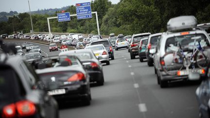 Plusieurs centaines de kilom&egrave;tres d'embouteillages sont attendus ce week-end sur les routes de France. (JEFF PACHOUD / AFP)