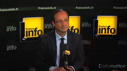 Le candidat PS &agrave; la pr&eacute;sidentielle, Fran&ccedil;ois Hollande, dans les studios de France Info, le 16 avril 2012. (FRANCE INFO / FTVI )