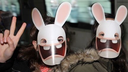 Des fans des Lapins Crétins, le jeu vidéo d'Ubisoft
 (GUILLAUME SOUVANT / AFP)