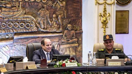 A photo released by the Egyptian presidency on May 30, 2023, shows Egyptian President Abdel Fattah al-Sisi (left) and Lieutenant General Ashraf Salem Zaher, in Cairo.  (EGYPTIAN PRESIDENCY / AFP)