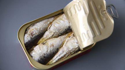 Les sardines à l'huile, en conserve, sont très répandues en été.&nbsp; (JEAN-FRAN?OIS FREY / MAXPPP)