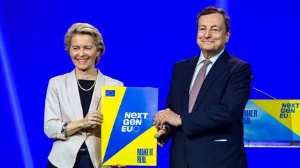 La présidente de la Commission européenne, Ursula von der Leyen, et le Premier ministre italien, Mario Draghi, lors d'une conférence de presse à Rome, le 22 juin 2021. (ALBERTO PIZZOLI / AFP)