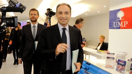 Le secr&eacute;taire g&eacute;n&eacute;ral de l'UMP, Jean-Fran&ccedil;ois Cop&eacute;, arrive au si&egrave;ge de son parti pour y tenir une conf&eacute;rence de presse, le 11 juin 2012. (WITT / SIPA)