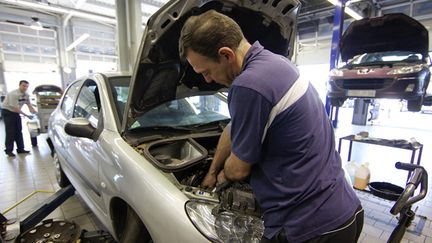 &nbsp; (révision automobile chez Norauto à Lille © Maxppp)