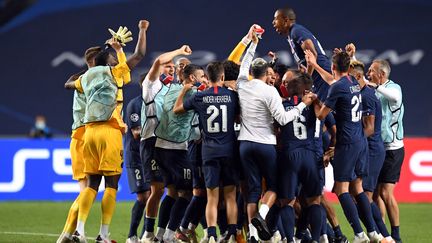 Le PSG fête sa qualification pour la finale de la Ligue des champions, à Lisbonne, le 18 août 2020. (DAVID RAMOS / POOL)