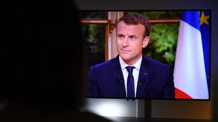 Emmanuel Macron lors d'une interview télévisée donnée depuis l'Elysée, le 15 octobre 2017. (DAMIEN MEYER / AFP)