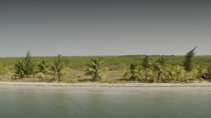 Au Sénégal, l'île de No Stress Island accueille de rares touristes sur un site protégé. Difficile d'accès, elle réserve aux courageux un petit coin de paradis inoubliable.&nbsp; (FRANCE 2)