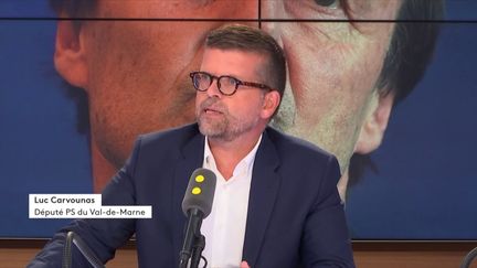 Le député PS du Val-de-Marne, Luc Carvounas, était l'invité de 19h20 politique sur franceinfo mercredi 29 août. (RADIO FRANCE)