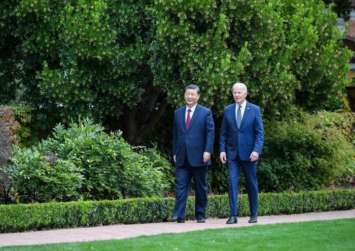 Chinese and American Presidents Xi Jinping and Joe Biden during a meeting in California (United States), November 15, 2023. (XIE HUANCHI / XINHUA / AFP)