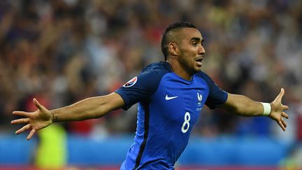 Dimitri Payet, le héros du match France-Roumanie. (FRANCK FIFE / AFP)