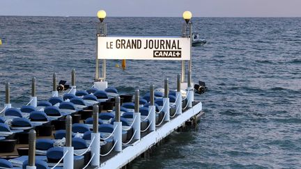 Une vue du ponton du studio délocalisé du "Grand Journal" à Cannes, le 17 mai 2013. (ERIC GAILLARD / REUTERS)