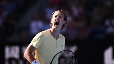 L'Américain Sebastian Korda a arraché son billet pour les quarts de finale face au Polonais Hubert Hurkacz, à Melbourne, le 22 janvier 2023. (JOEL CARRETT / AAP)