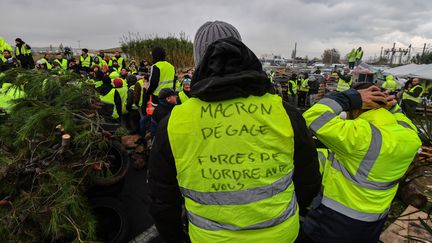 Des "gilets jaunes" à Frontignan (Hérault), le 19 novembre 2018. (PASCAL GUYOT / AFP)