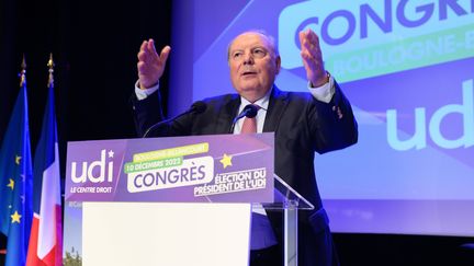 Le nouveau président de l'UDI, Hervé Marseille, s'exprime lors du congrès du parti, le 10 décembre 2022, à Boulogne-Billancourt (Hauts-de-Seine). (JACQUES WITT / SIPA)