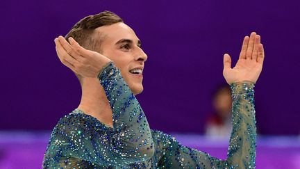 L'Américain Adam Rippon participe aux épreuves de patinage artistique à Pyeongchang (Corée du Sud) le 17 février 2018. (ROBERTO SCHMIDT / AFP)