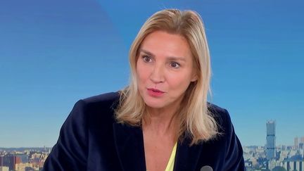 Agnès Evren, sénatrice LR de Paris et Richard Ramos, député MoDem du Loiret, sont les invités du duel de franceinfo, vendredi 25 octobre. (franceinfo)