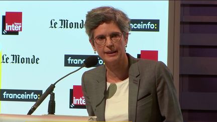 La candidate à la primaire des écologistes en vue de l'élection présidentielle de 2022, Sandrine Rousseau, lors du premier débat entre les cinq candidats, dimanche 5 septembre 2021. (FRANCEINFO)